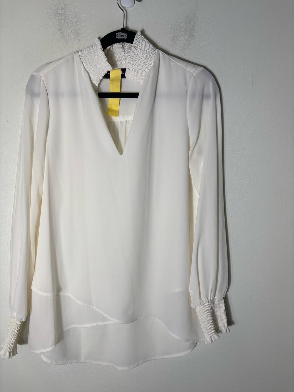 Fifteen Twenty Ivory Long Sleeve V-Neck Smocked Cuffs and Collar Sz XS